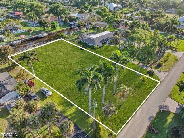 62 Wolcott DR, North Fort Myers, FL 33903