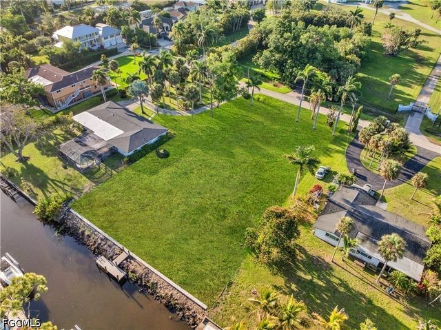 62 Wolcott DR, North Fort Myers, FL 33903