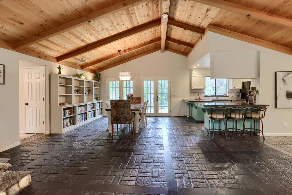 Image 10 of property listing at 36686 Mattie Fhy Court, Coarsegold, CA 93614