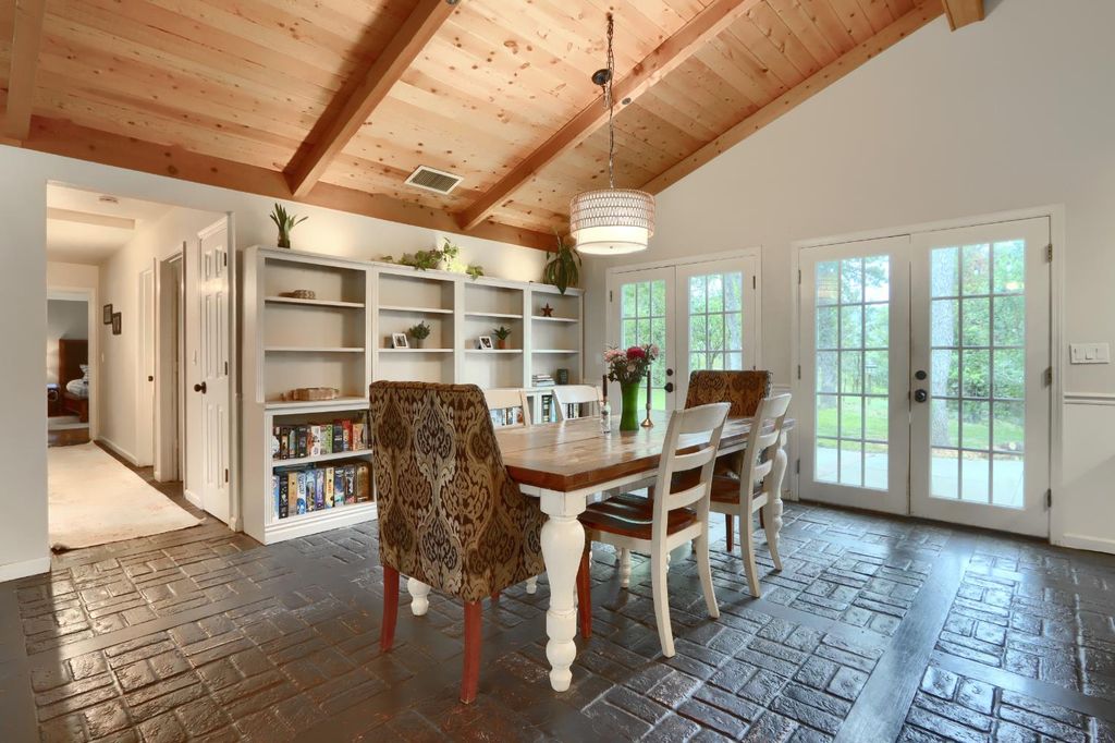 Image 11 of property listing at 36686 Mattie Fhy Court, Coarsegold, CA 93614