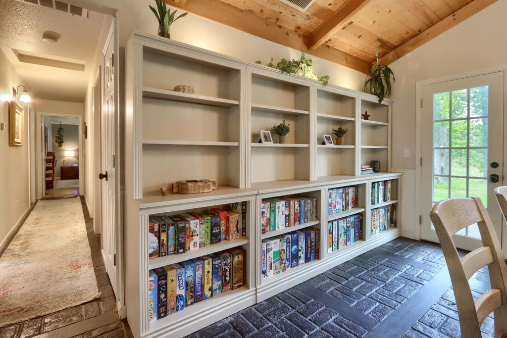 Image 12 of property listing at 36686 Mattie Fhy Court, Coarsegold, CA 93614
