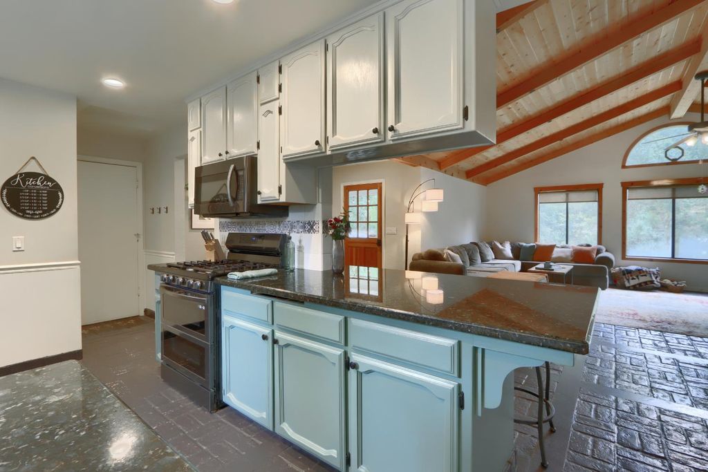 Image 16 of property listing at 36686 Mattie Fhy Court, Coarsegold, CA 93614