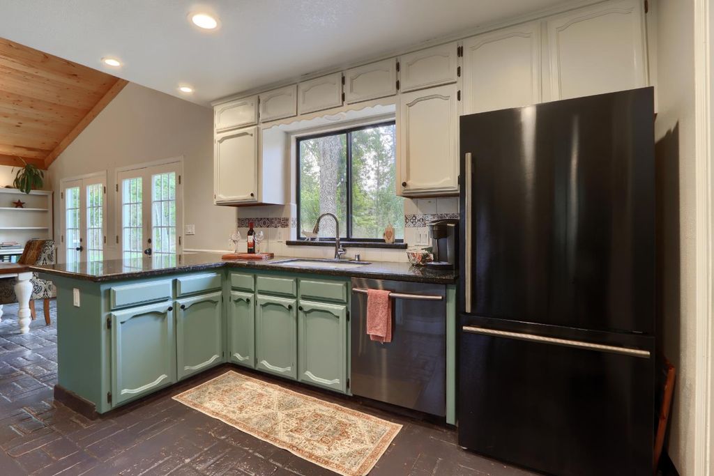 Image 18 of property listing at 36686 Mattie Fhy Court, Coarsegold, CA 93614