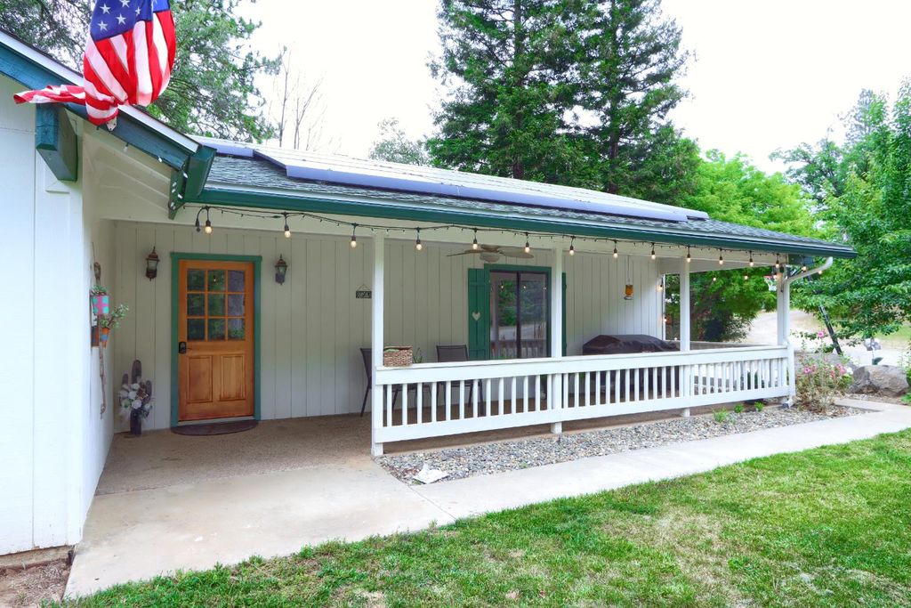 Image 2 of property listing at 36686 Mattie Fhy Court, Coarsegold, CA 93614