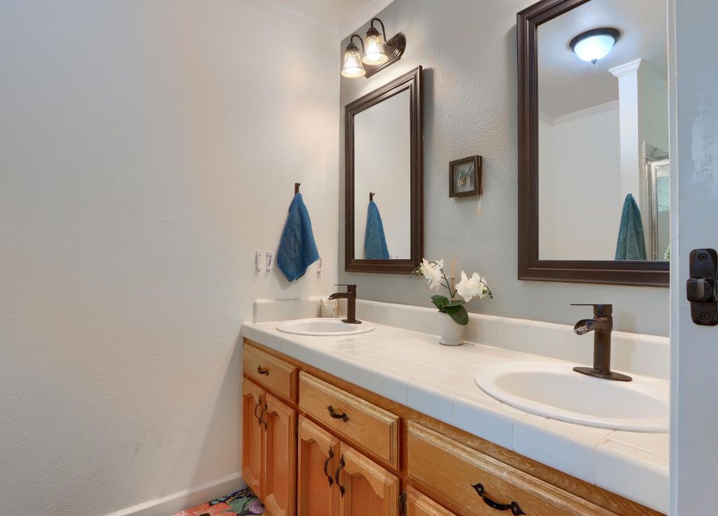 Image 22 of property listing at 36686 Mattie Fhy Court, Coarsegold, CA 93614
