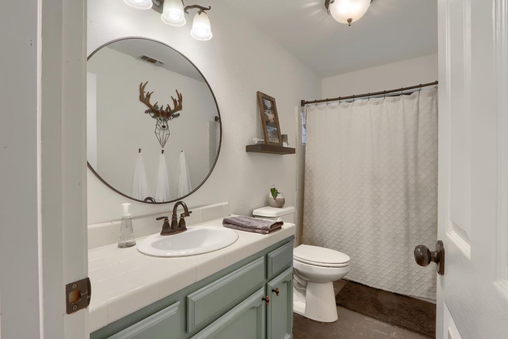 Image 28 of property listing at 36686 Mattie Fhy Court, Coarsegold, CA 93614