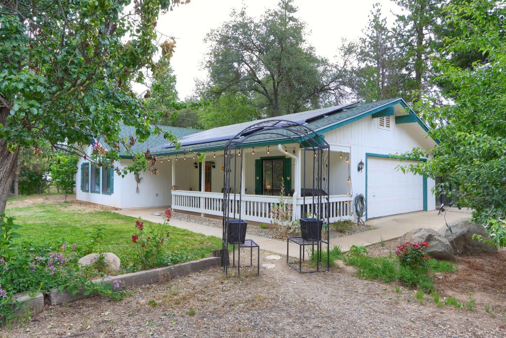 Image 3 of property listing at 36686 Mattie Fhy Court, Coarsegold, CA 93614