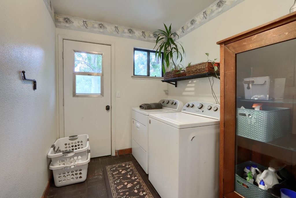 Image 33 of property listing at 36686 Mattie Fhy Court, Coarsegold, CA 93614