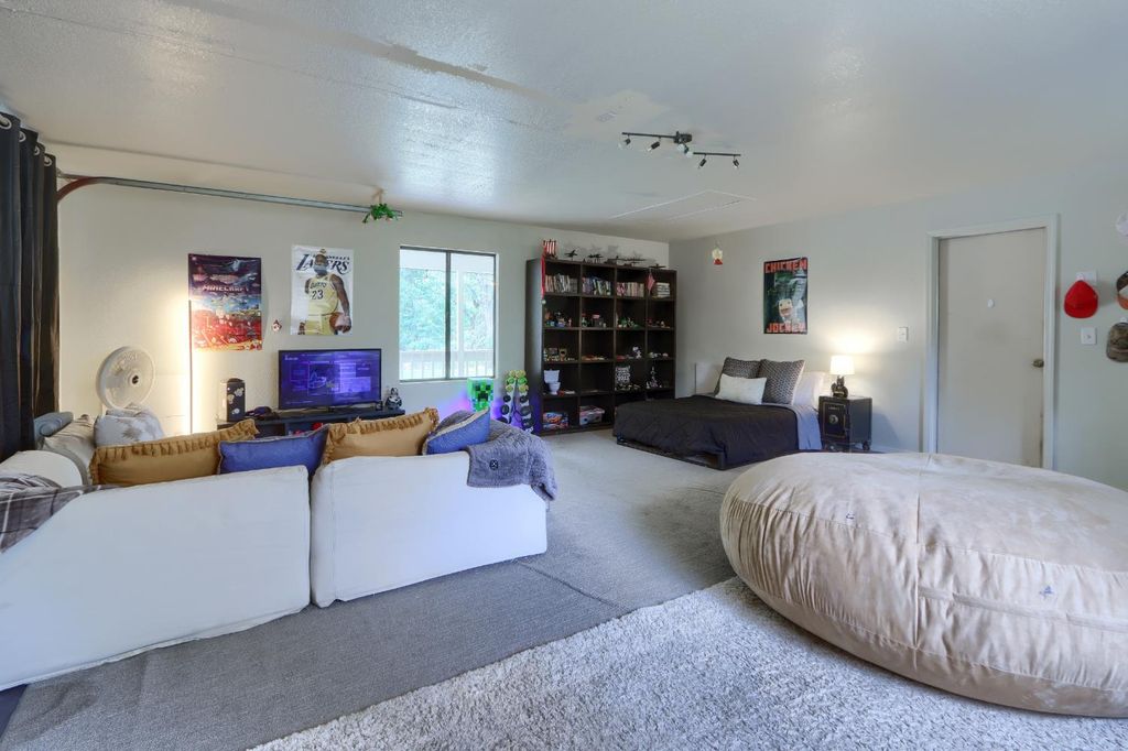 Image 34 of property listing at 36686 Mattie Fhy Court, Coarsegold, CA 93614