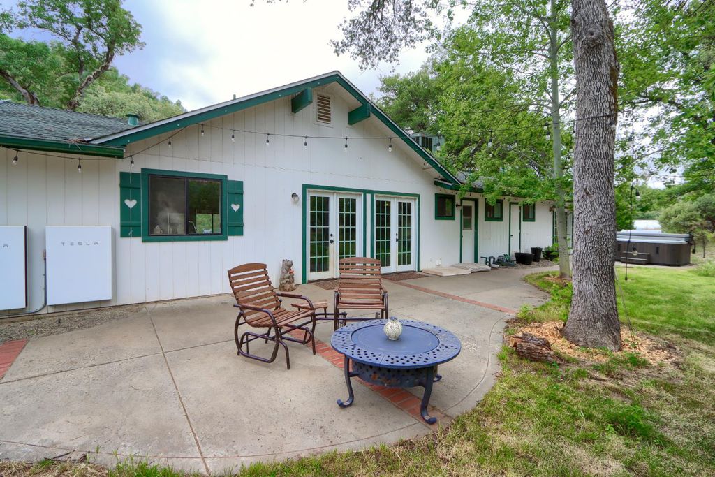 Image 36 of property listing at 36686 Mattie Fhy Court, Coarsegold, CA 93614
