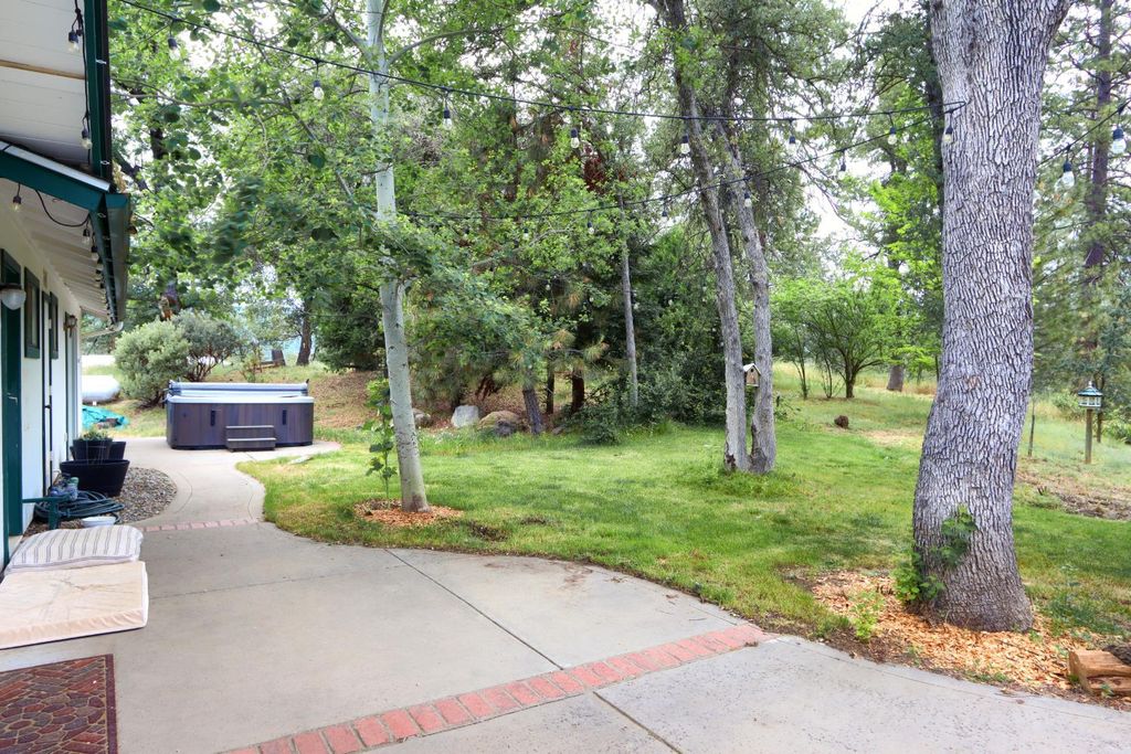 Image 38 of property listing at 36686 Mattie Fhy Court, Coarsegold, CA 93614
