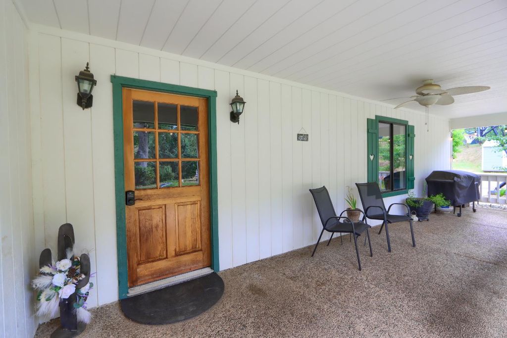 Image 4 of property listing at 36686 Mattie Fhy Court, Coarsegold, CA 93614