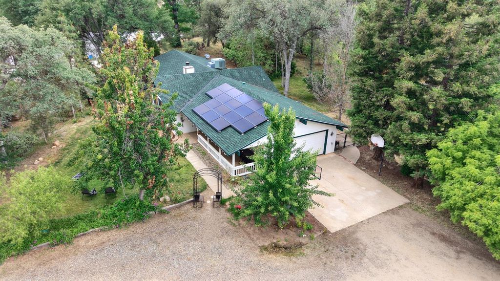 Image 42 of property listing at 36686 Mattie Fhy Court, Coarsegold, CA 93614