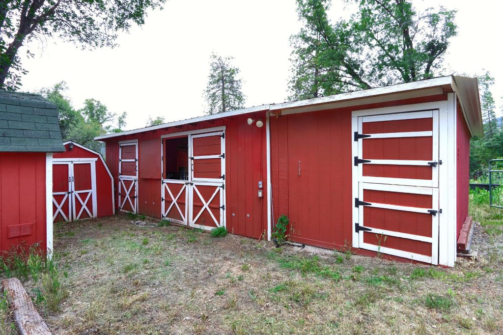 Image 45 of property listing at 36686 Mattie Fhy Court, Coarsegold, CA 93614