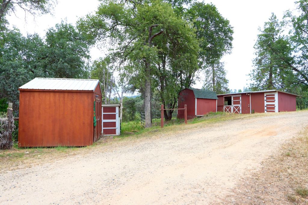 Image 47 of property listing at 36686 Mattie Fhy Court, Coarsegold, CA 93614