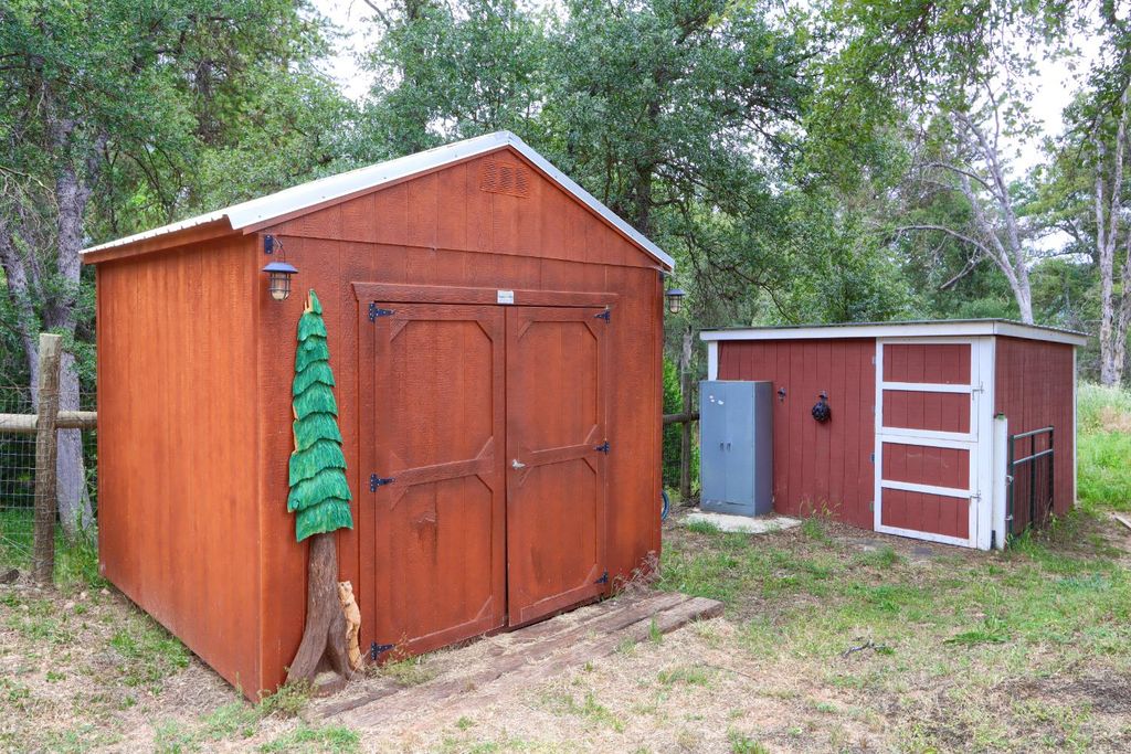 Image 48 of property listing at 36686 Mattie Fhy Court, Coarsegold, CA 93614