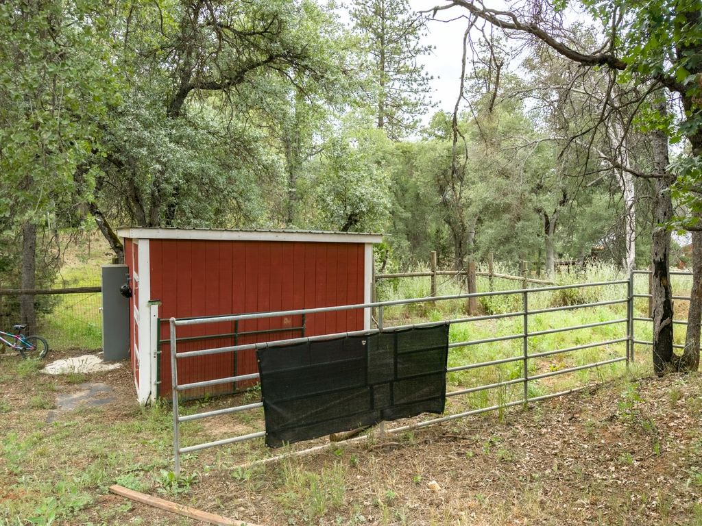 Image 50 of property listing at 36686 Mattie Fhy Court, Coarsegold, CA 93614