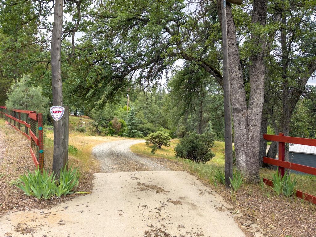 Image 59 of property listing at 36686 Mattie Fhy Court, Coarsegold, CA 93614