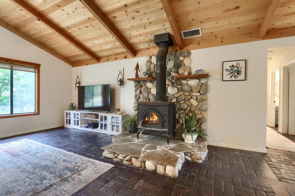 Image 8 of property listing at 36686 Mattie Fhy Court, Coarsegold, CA 93614