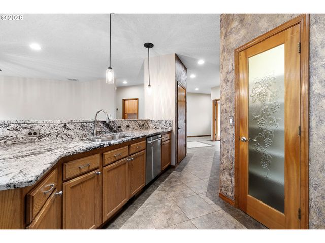 1926 Nw 18TH St, Gresham, OR 97030