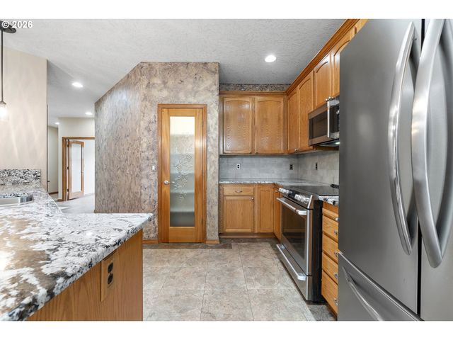 1926 Nw 18TH St, Gresham, OR 97030