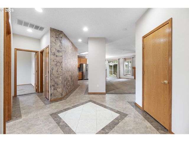 1926 Nw 18TH St, Gresham, OR 97030