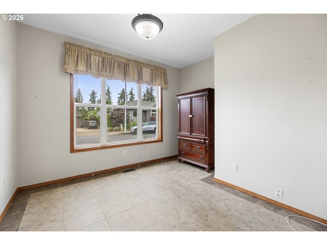 1926 Nw 18TH St, Gresham, OR 97030