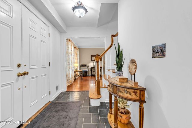 2 Lakeland Drive, Matawan, NJ 07747