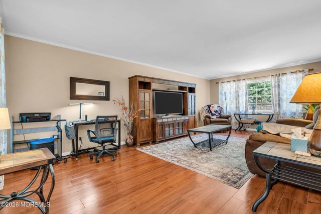 2 Lakeland Drive, Matawan, NJ 07747