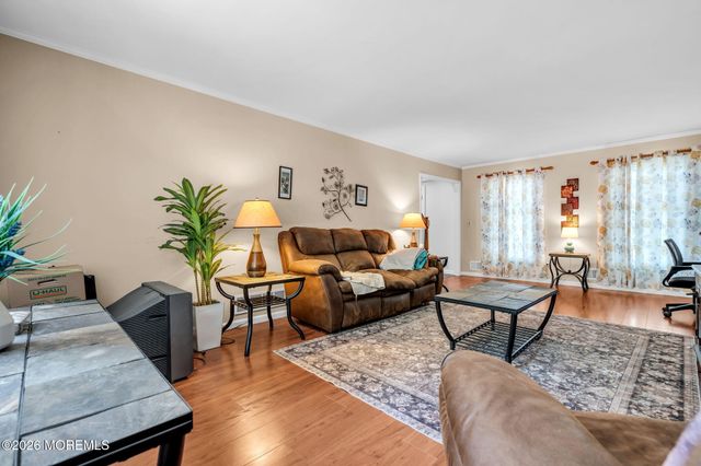 2 Lakeland Drive, Matawan, NJ 07747