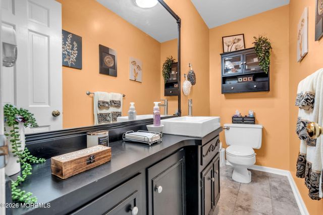 2 Lakeland Drive, Matawan, NJ 07747