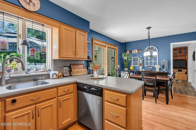 2 Lakeland Drive, Matawan, NJ 07747