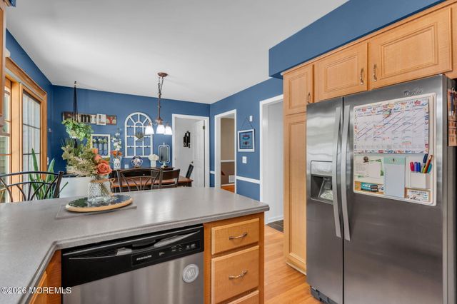 2 Lakeland Drive, Matawan, NJ 07747