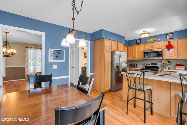 2 Lakeland Drive, Matawan, NJ 07747