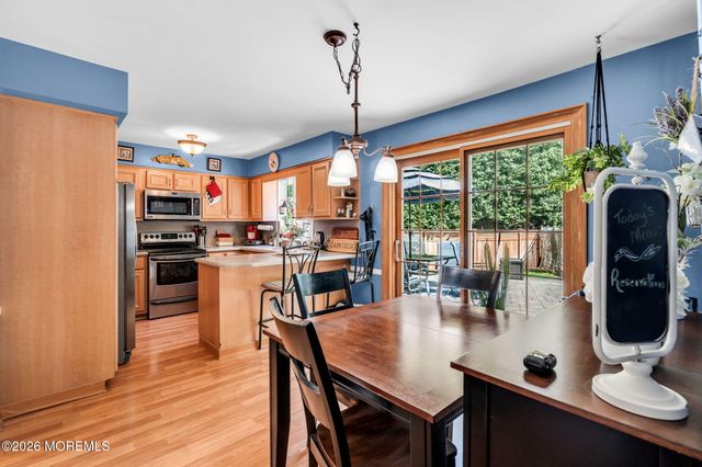 2 Lakeland Drive, Matawan, NJ 07747