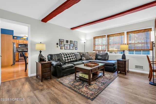2 Lakeland Drive, Matawan, NJ 07747