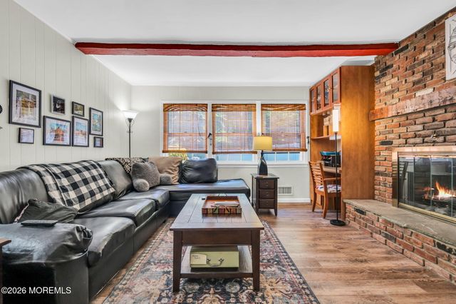 2 Lakeland Drive, Matawan, NJ 07747