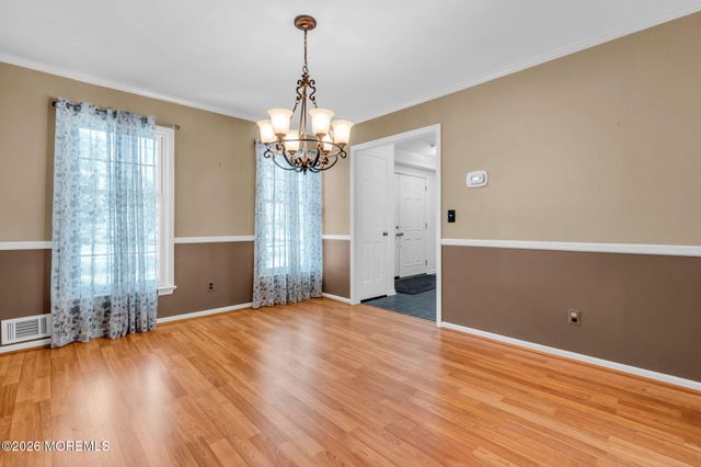 2 Lakeland Drive, Matawan, NJ 07747