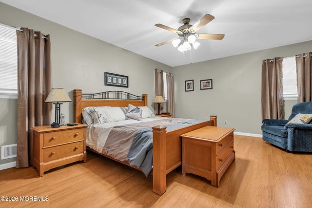 2 Lakeland Drive, Matawan, NJ 07747