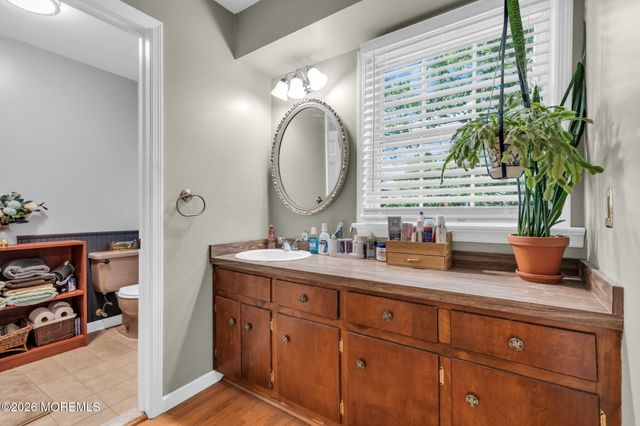 2 Lakeland Drive, Matawan, NJ 07747