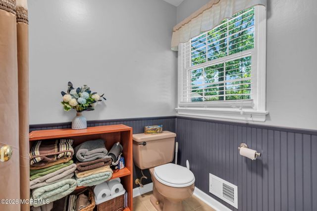 2 Lakeland Drive, Matawan, NJ 07747