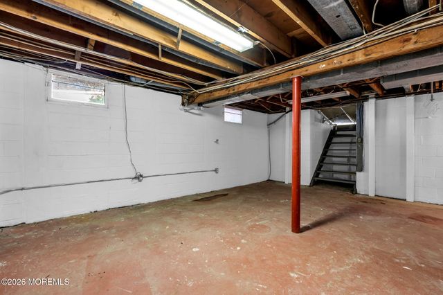 2 Lakeland Drive, Matawan, NJ 07747