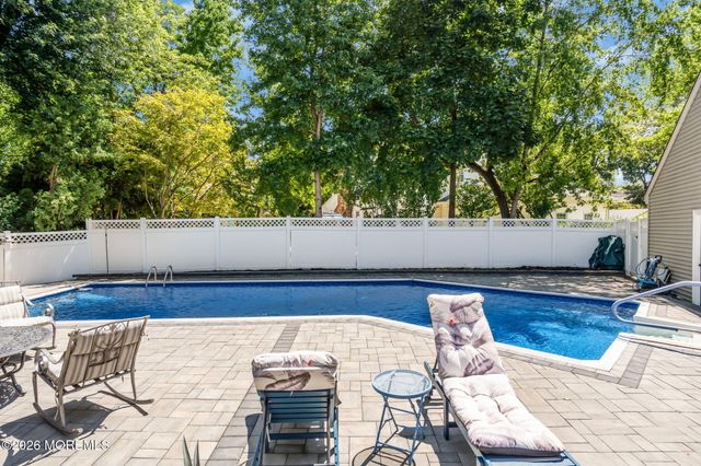 2 Lakeland Drive, Matawan, NJ 07747