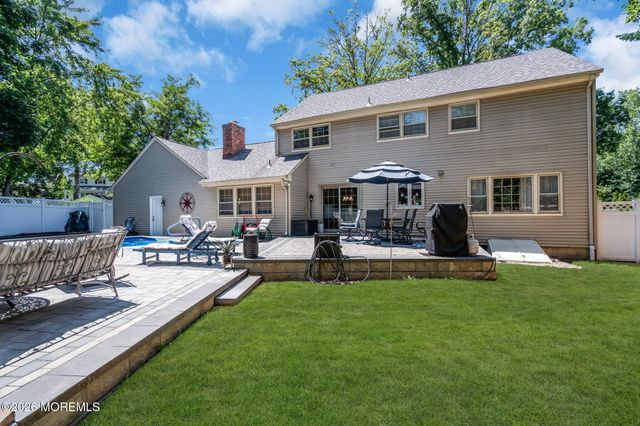 2 Lakeland Drive, Matawan, NJ 07747