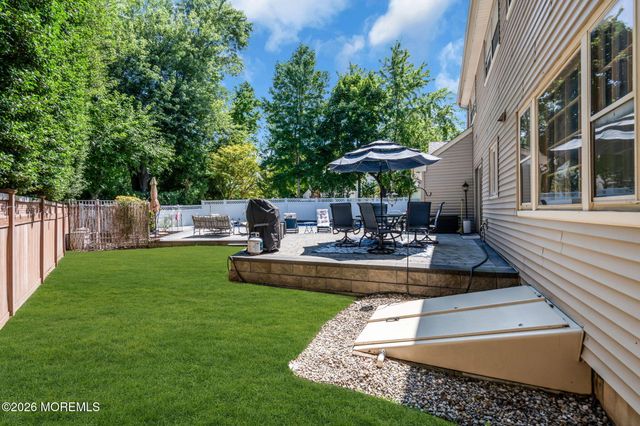 2 Lakeland Drive, Matawan, NJ 07747
