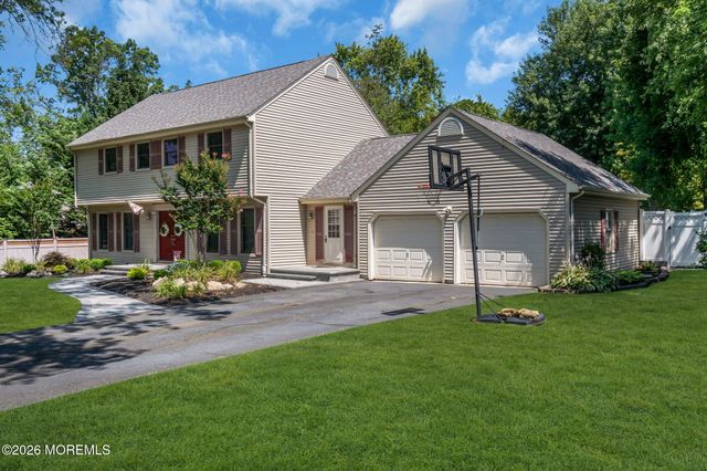 2 Lakeland Drive, Matawan, NJ 07747