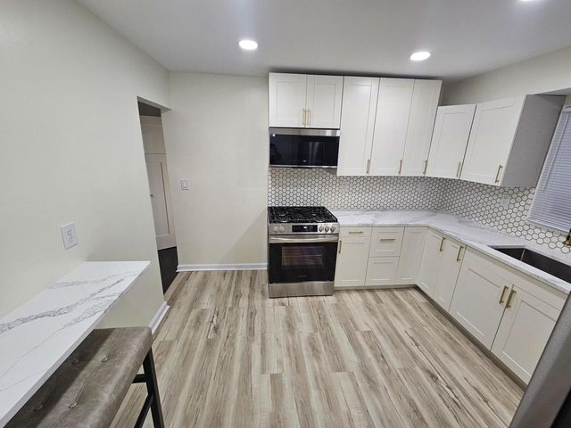 4733 S 22nd STREET, Milwaukee, WI 53221