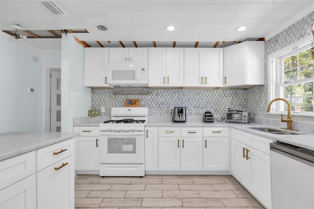 4530 BAYSHORE BOULEVARD NE, St Petersburg, FL 33703