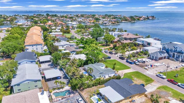 4530 BAYSHORE BOULEVARD NE, St Petersburg, FL 33703