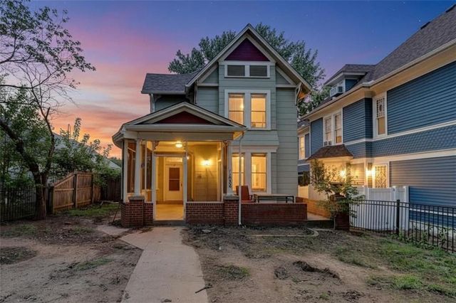 1032 5th Avenue, Leavenworth, KS 66048